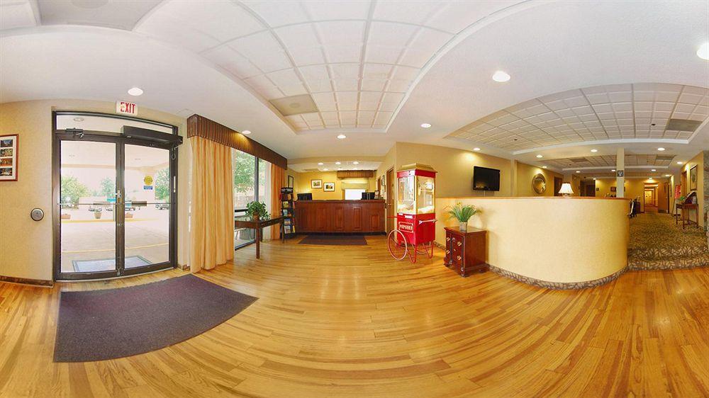 Clarion Pointe Charlottesville Bagian luar foto