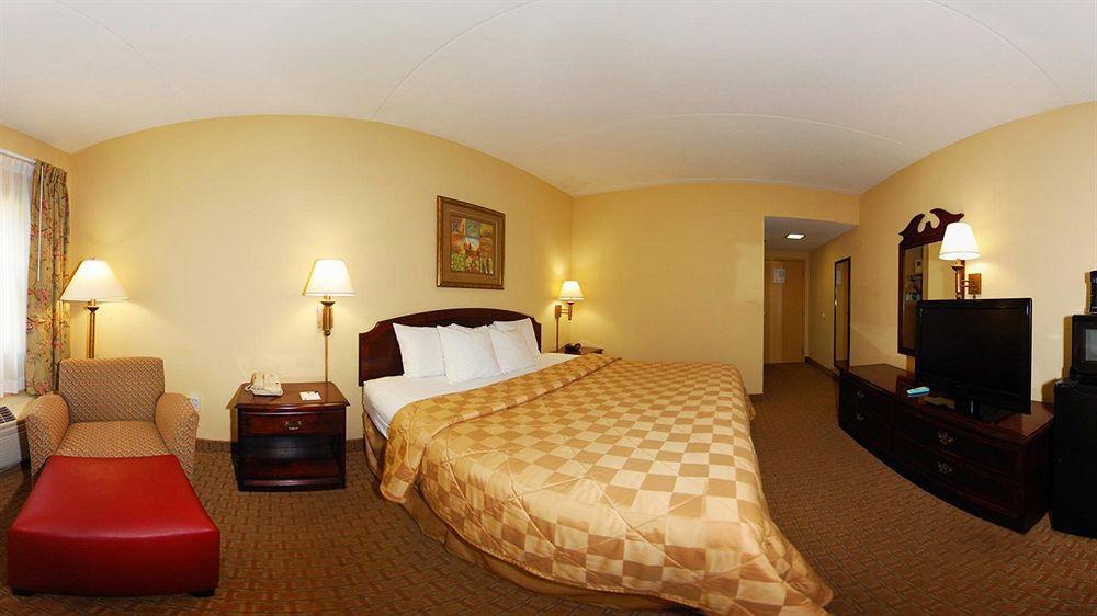 Clarion Pointe Charlottesville Bagian luar foto