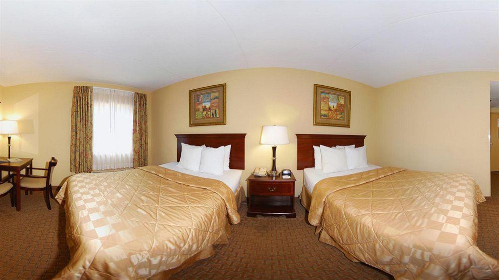 Clarion Pointe Charlottesville Bagian luar foto