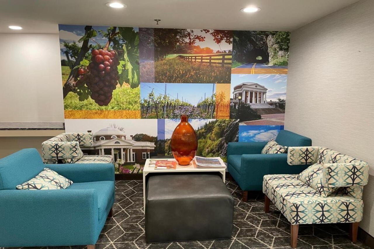 Clarion Pointe Charlottesville Bagian luar foto