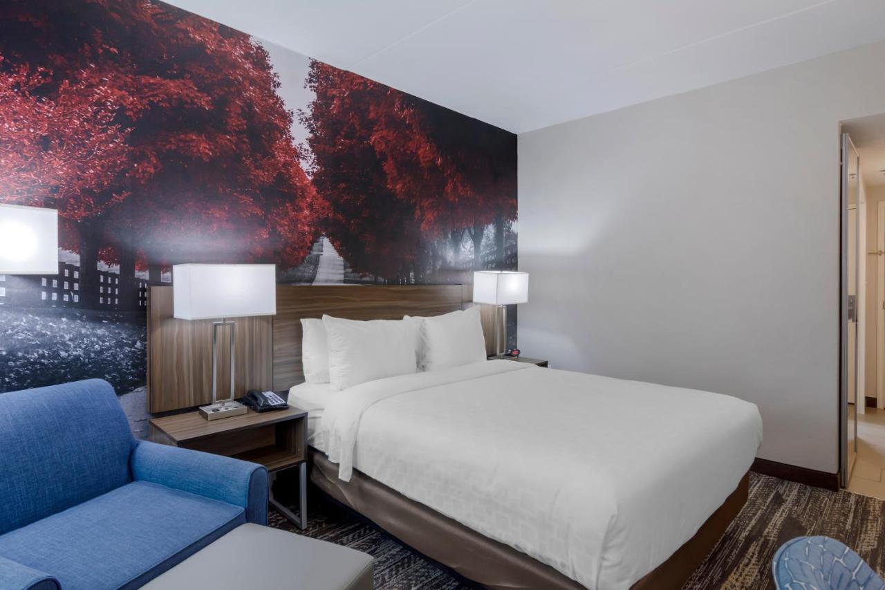Clarion Pointe Charlottesville Bagian luar foto