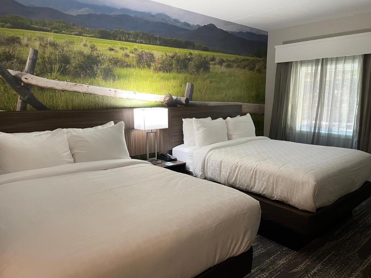 Clarion Pointe Charlottesville Bagian luar foto