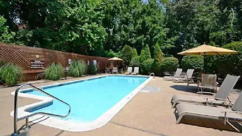 Clarion Pointe Charlottesville Bagian luar foto